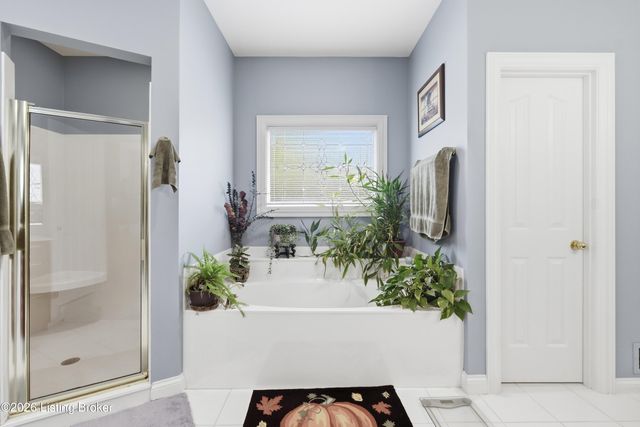 14208 Woodland Ridge Dr, Louisville, KY 40245