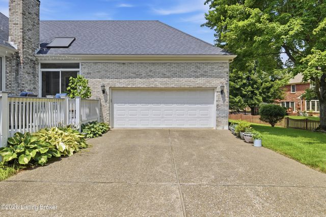 14208 Woodland Ridge Dr, Louisville, KY 40245