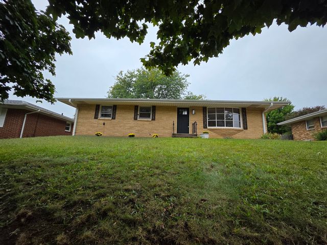 2905 Concordia Drive, Rockford, IL 61109