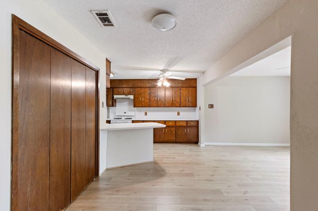 108 Fairlane DR, Round Rock, TX 78664