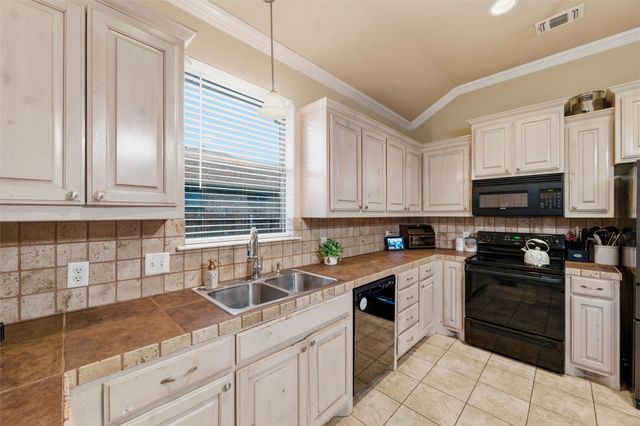 1837 Roadrunner Drive, Weatherford, TX 76088
