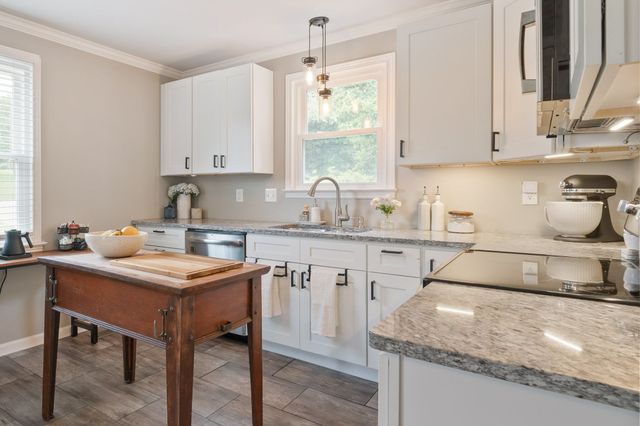 923 Shauna Dr, Nashville, TN 37214