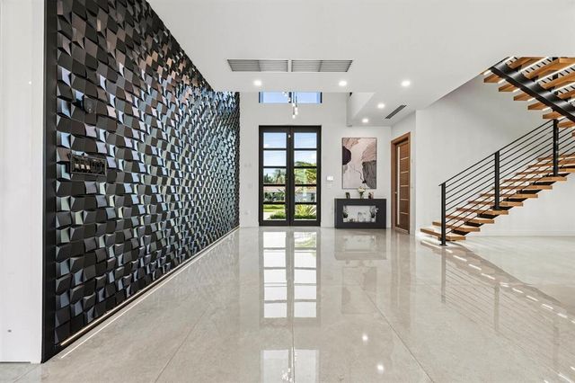 2581 NE 50th Street, Lighthouse Point, FL 33064