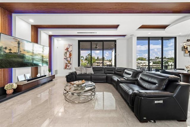 2581 NE 50th Street, Lighthouse Point, FL 33064