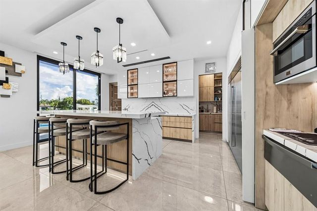 2581 NE 50th Street, Lighthouse Point, FL 33064