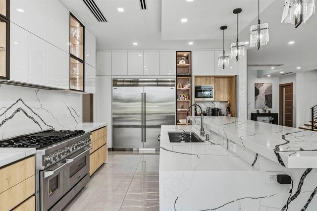 2581 NE 50th Street, Lighthouse Point, FL 33064