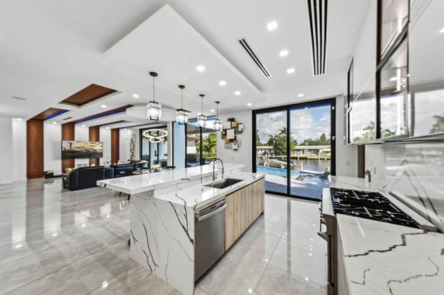 2581 NE 50th Street, Lighthouse Point, FL 33064