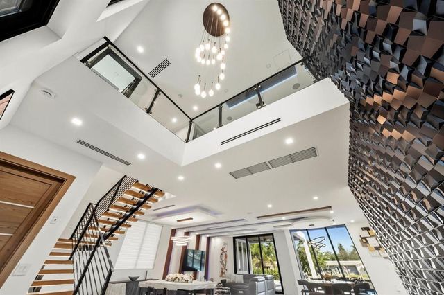 2581 NE 50th Street, Lighthouse Point, FL 33064