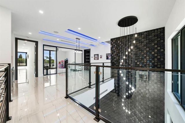 2581 NE 50th Street, Lighthouse Point, FL 33064