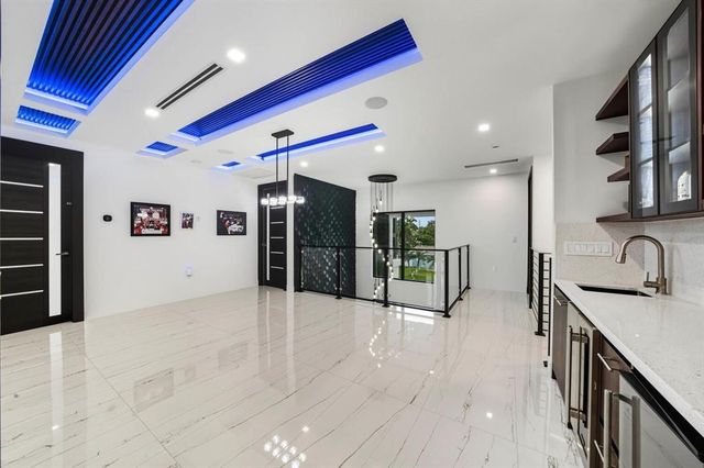 2581 NE 50th Street, Lighthouse Point, FL 33064