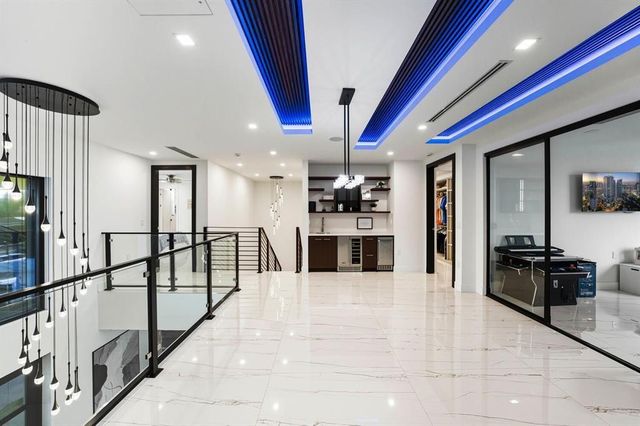 2581 NE 50th Street, Lighthouse Point, FL 33064