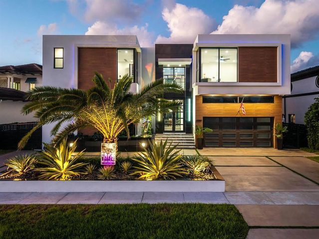 2581 NE 50th Street, Lighthouse Point, FL 33064