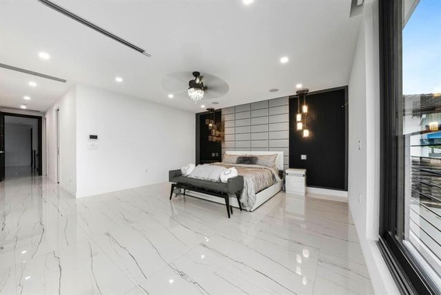 2581 NE 50th Street, Lighthouse Point, FL 33064