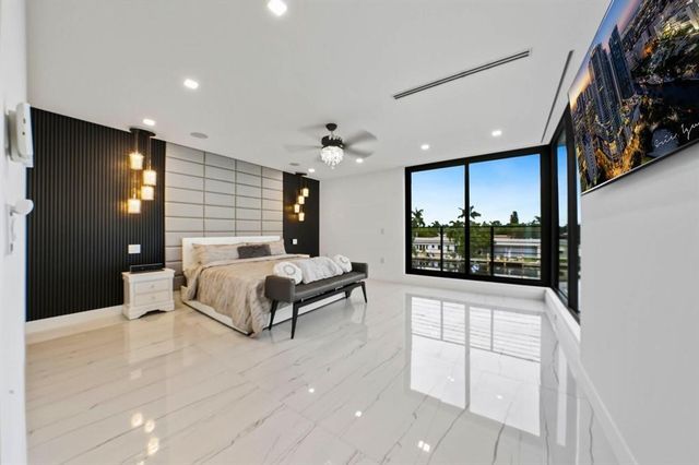 2581 NE 50th Street, Lighthouse Point, FL 33064