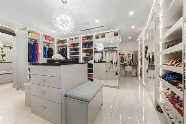 2581 NE 50th Street, Lighthouse Point, FL 33064