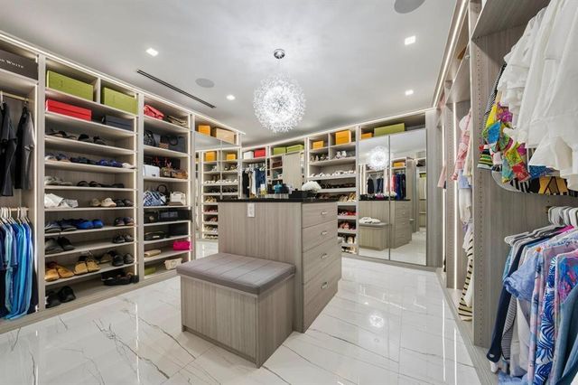 2581 NE 50th Street, Lighthouse Point, FL 33064