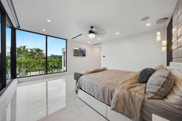 2581 NE 50th Street, Lighthouse Point, FL 33064