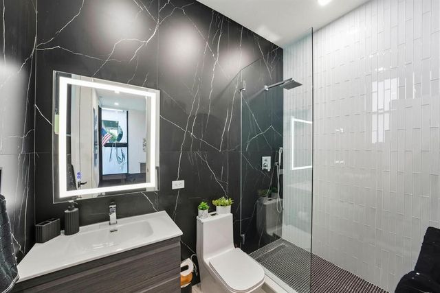 2581 NE 50th Street, Lighthouse Point, FL 33064