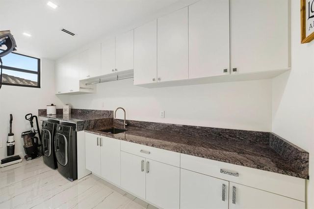 2581 NE 50th Street, Lighthouse Point, FL 33064