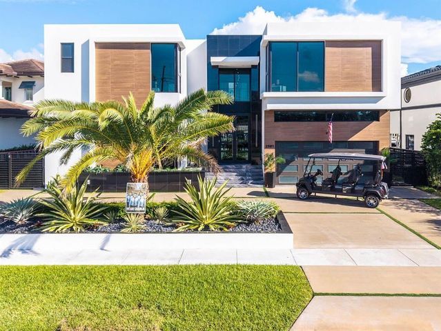 2581 NE 50th Street, Lighthouse Point, FL 33064