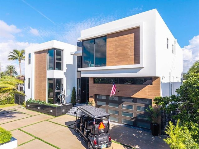 2581 NE 50th Street, Lighthouse Point, FL 33064