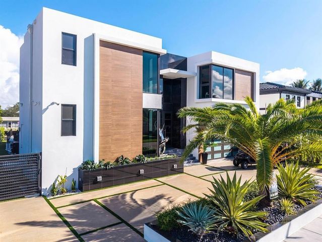 2581 NE 50th Street, Lighthouse Point, FL 33064