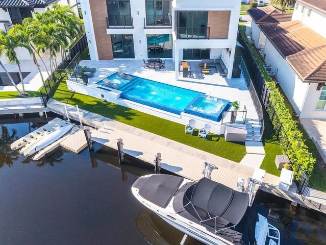 2581 NE 50th Street, Lighthouse Point, FL 33064