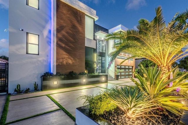 2581 NE 50th Street, Lighthouse Point, FL 33064