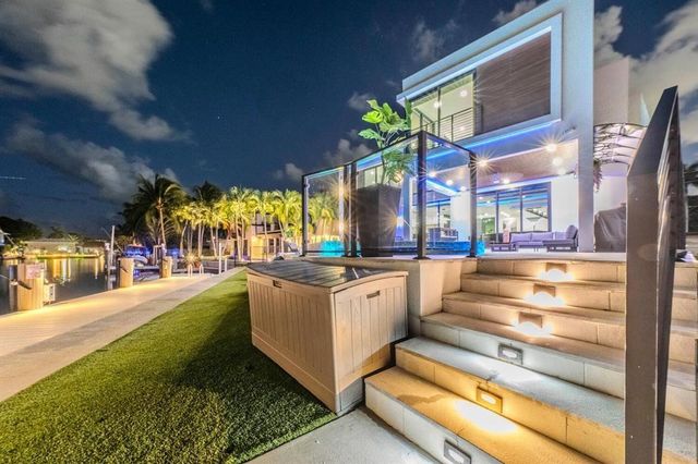 2581 NE 50th Street, Lighthouse Point, FL 33064