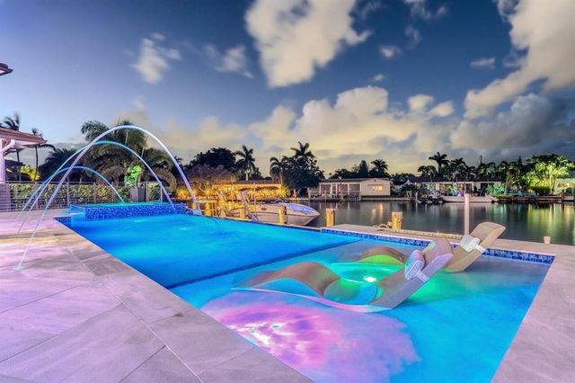 2581 NE 50th Street, Lighthouse Point, FL 33064