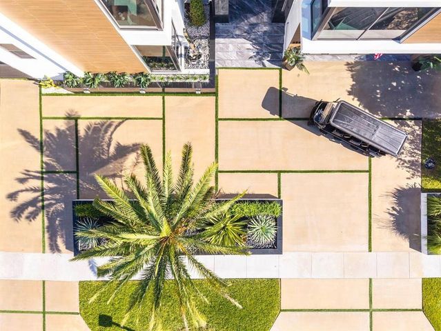 2581 NE 50th Street, Lighthouse Point, FL 33064