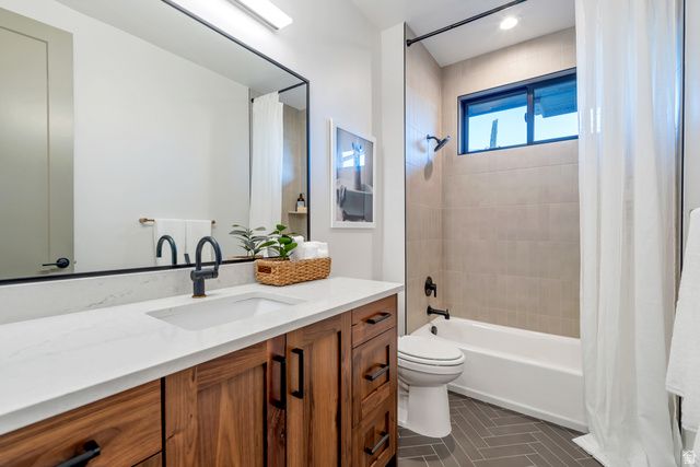 2145 N MAIN ST, Centerville, UT 84014
