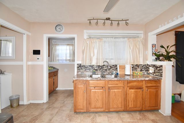 1245 Bay St, Springfield, MA 01109