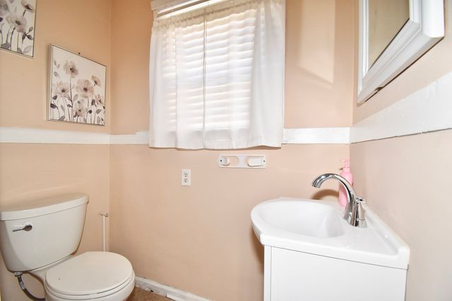 1245 Bay St, Springfield, MA 01109