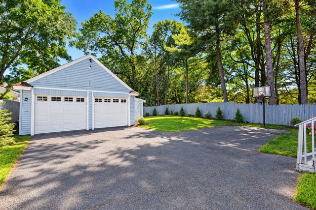 1245 Bay St, Springfield, MA 01109