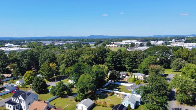 1245 Bay St, Springfield, MA 01109