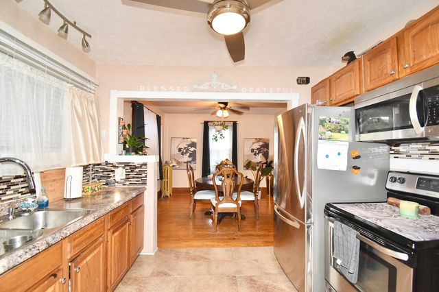 1245 Bay St, Springfield, MA 01109