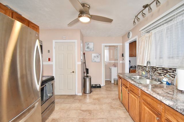 1245 Bay St, Springfield, MA 01109