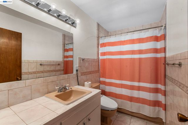 8445 Aster Ave, Oakland, CA 94605