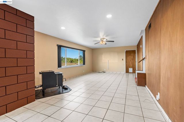 8445 Aster Ave, Oakland, CA 94605