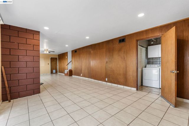 8445 Aster Ave, Oakland, CA 94605