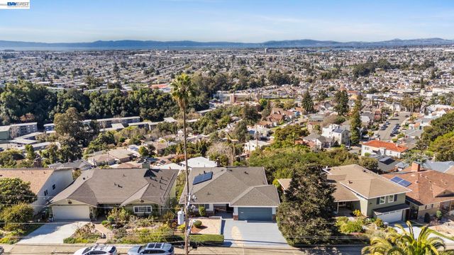 8445 Aster Ave, Oakland, CA 94605