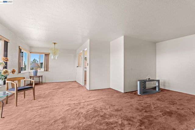 8445 Aster Ave, Oakland, CA 94605