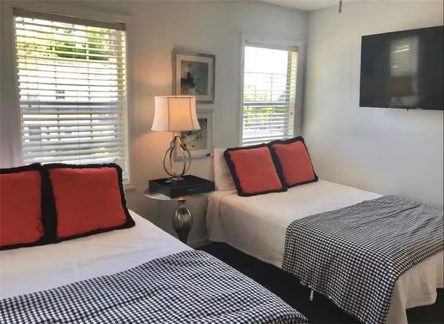 121 S Island Square Drive, St Simons Island, GA 31522