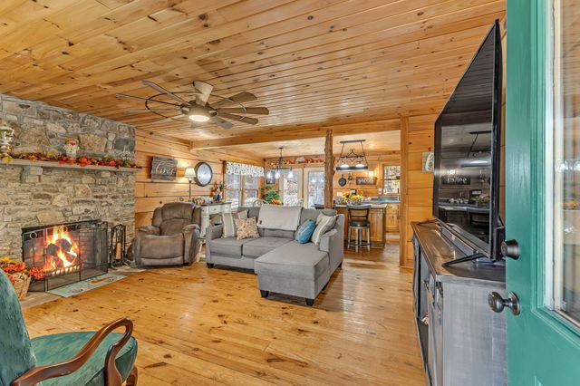 5833 Dewey Carr Rd, Bethpage, TN 37022