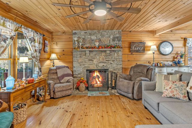 5833 Dewey Carr Rd, Bethpage, TN 37022