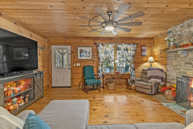 5833 Dewey Carr Rd, Bethpage, TN 37022