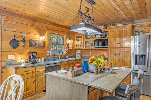 5833 Dewey Carr Rd, Bethpage, TN 37022