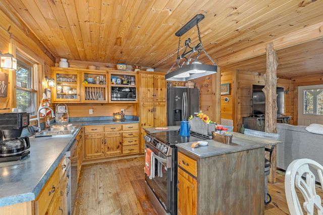 5833 Dewey Carr Rd, Bethpage, TN 37022