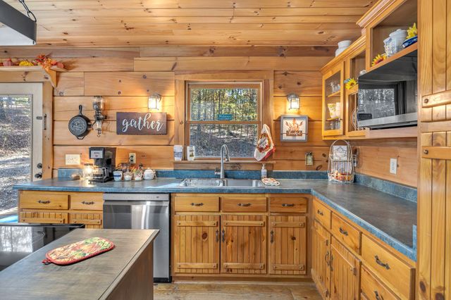 5833 Dewey Carr Rd, Bethpage, TN 37022